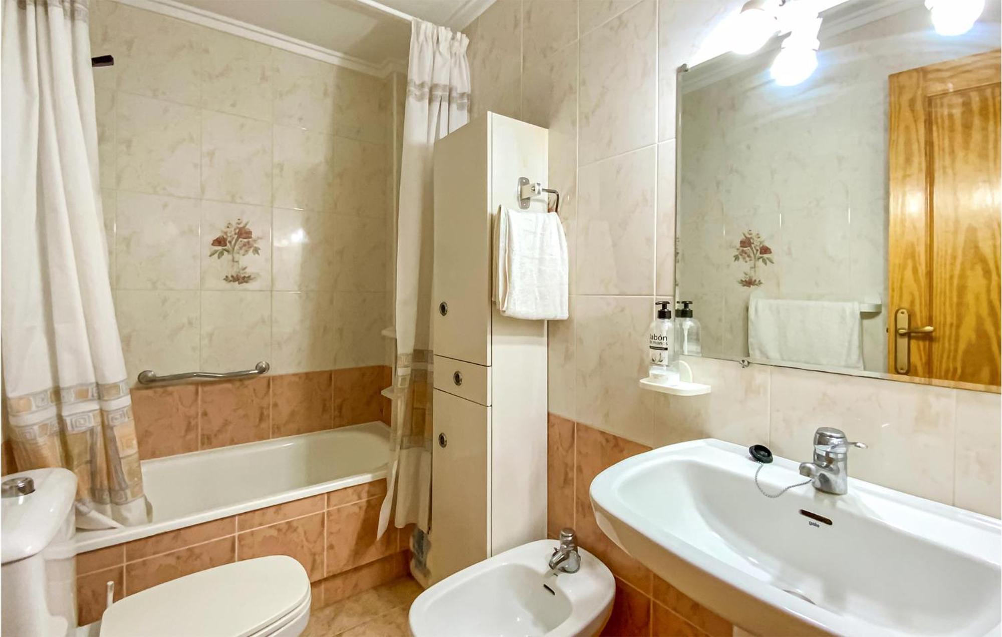 1 Bedroom Pet Friendly Apartment In טורבייחה מראה חיצוני תמונה